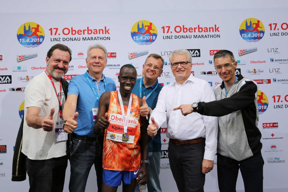 Linz Donau Marathon victory ceremony © Klaus Mitterhauser