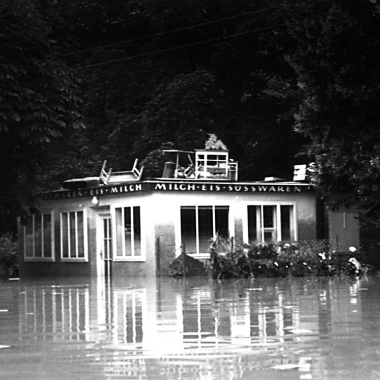 Milchstandl 1954 Milch-Eis-Süßwaren Standort-Brucknerhaus © privat