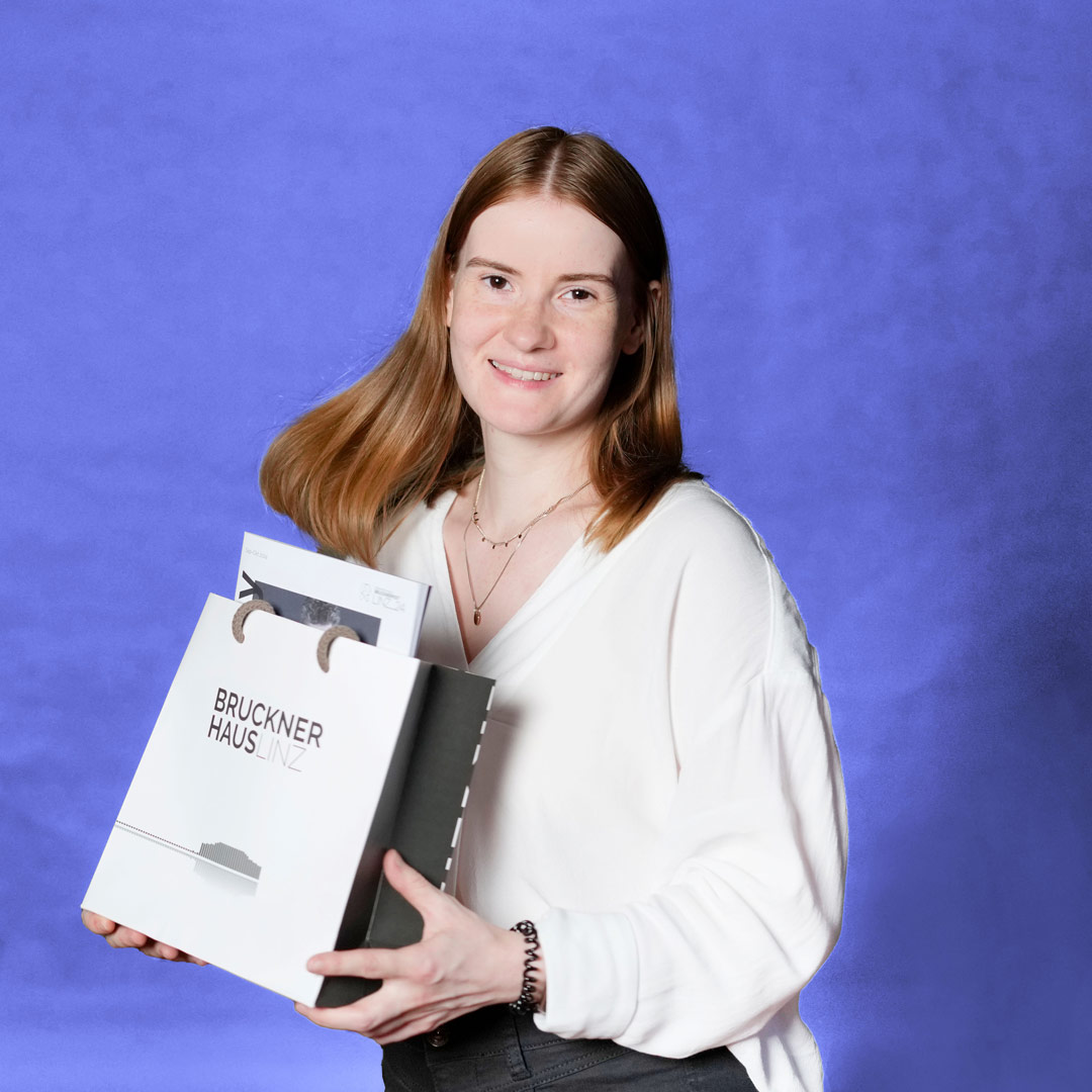 Jennifer Bruckner, Service-Center, Linz
